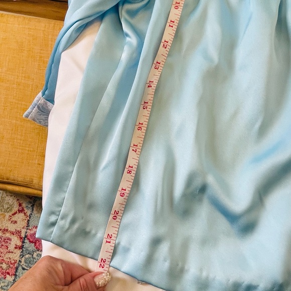 Blue satin & lace vintage retro bed jacket or robe NWOT new condition - Picture 2 of 7